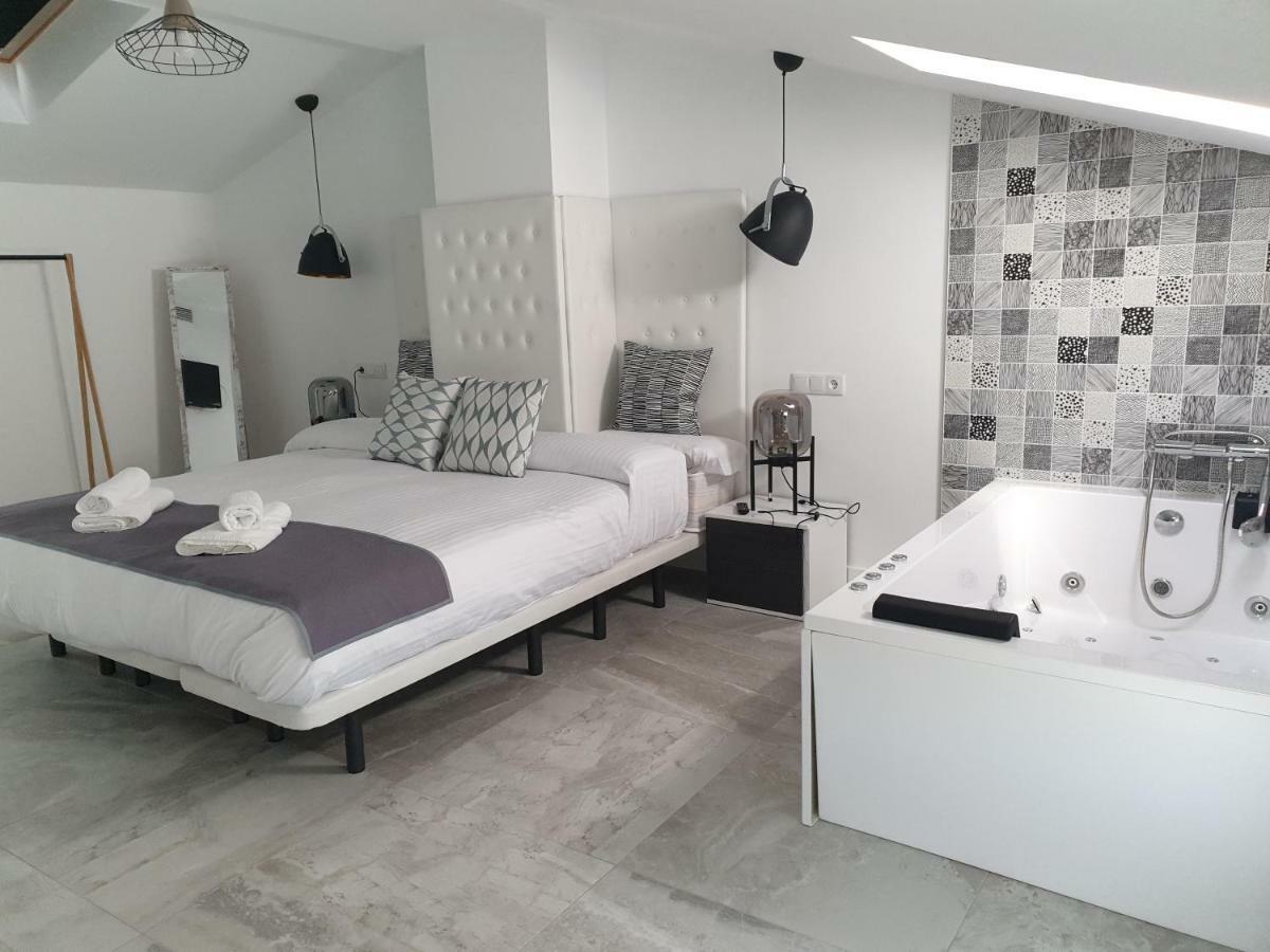Apartamentos Hostal Cabanas Карбонерас-де-Гуадасаон Экстерьер фото