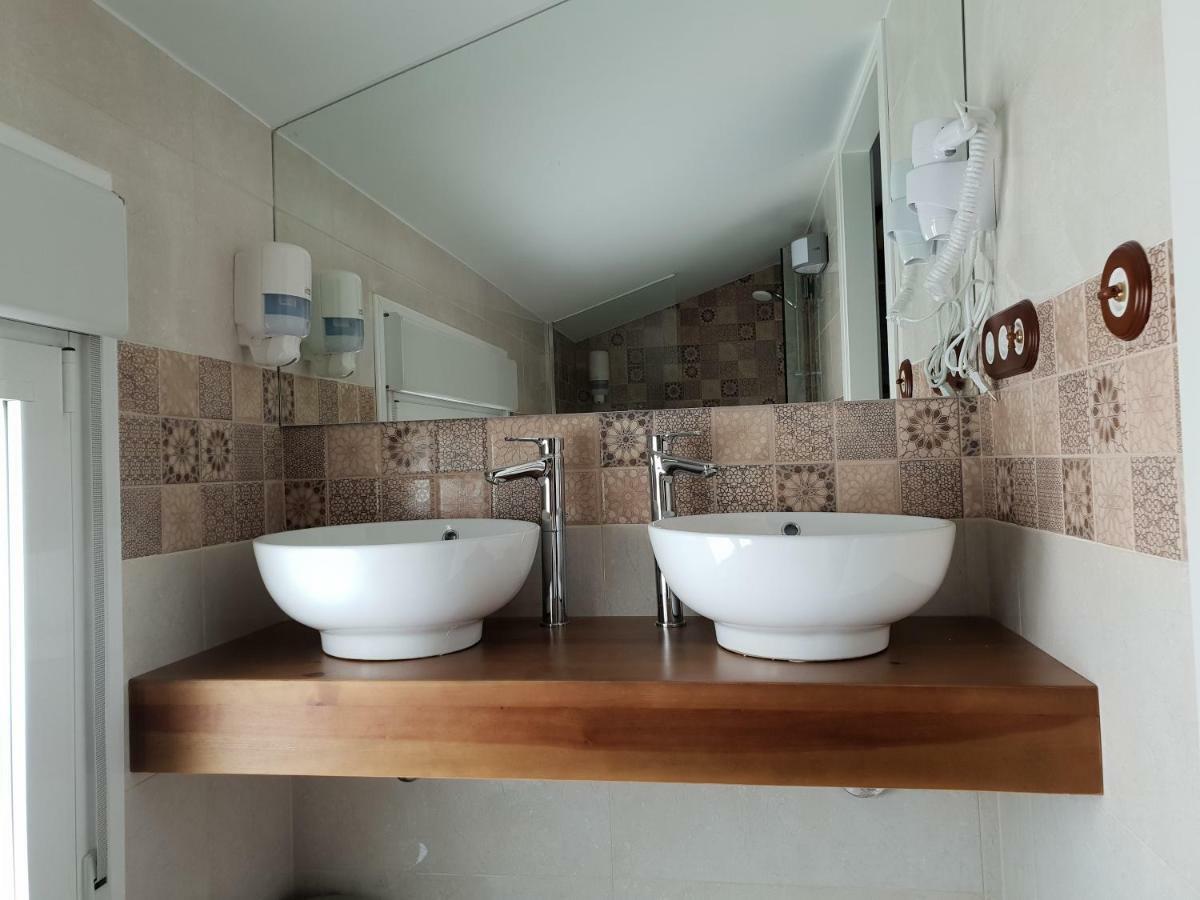 Apartamentos Hostal Cabanas Карбонерас-де-Гуадасаон Экстерьер фото