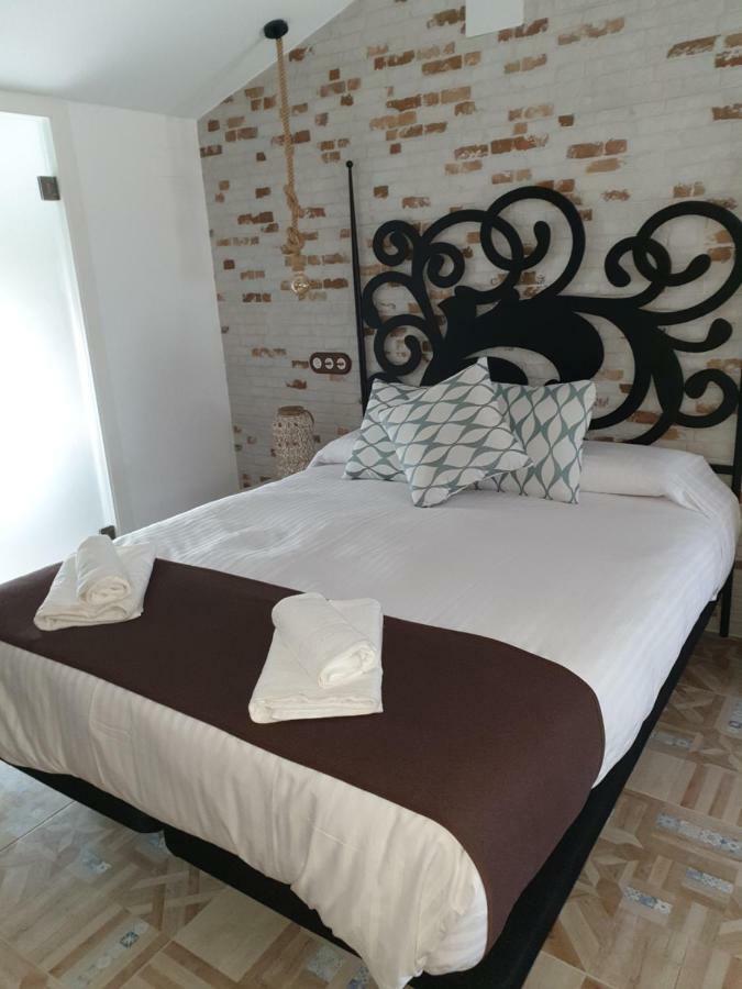 Apartamentos Hostal Cabanas Карбонерас-де-Гуадасаон Экстерьер фото