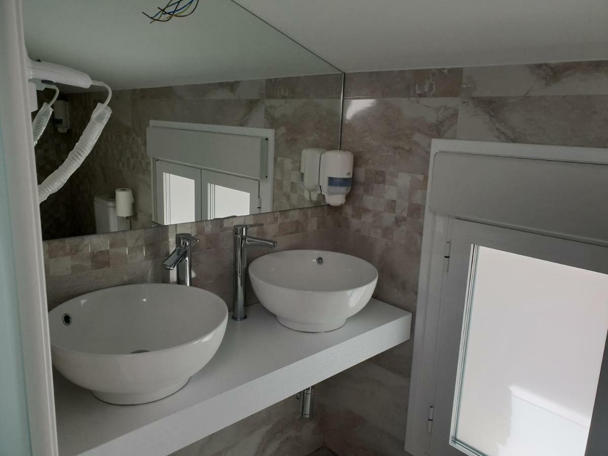 Apartamentos Hostal Cabanas Карбонерас-де-Гуадасаон Экстерьер фото