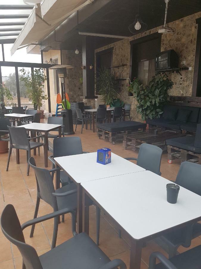 Apartamentos Hostal Cabanas Карбонерас-де-Гуадасаон Экстерьер фото